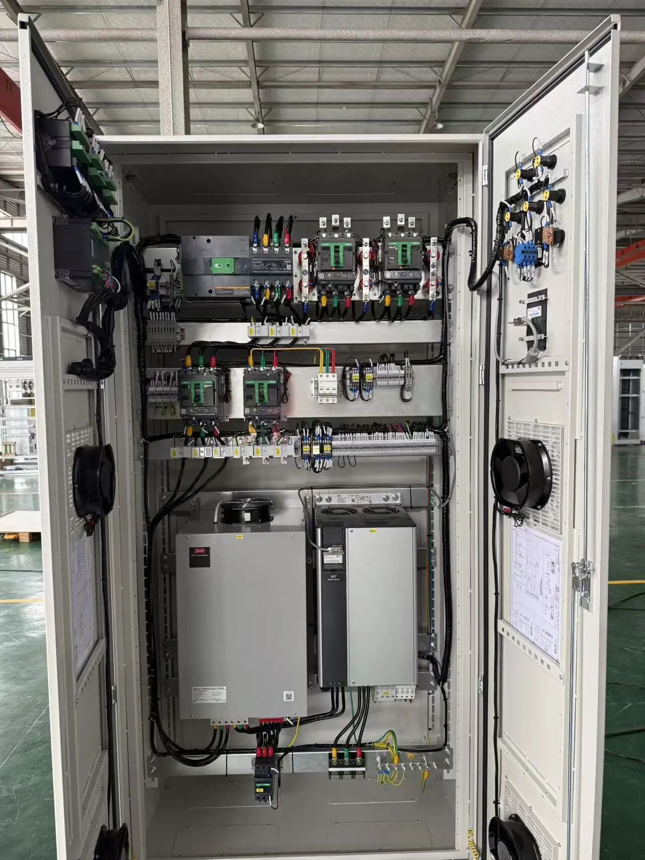 vfd panel_in_door-open_schneider_08 vfd panel_in_door-open_schneider_08