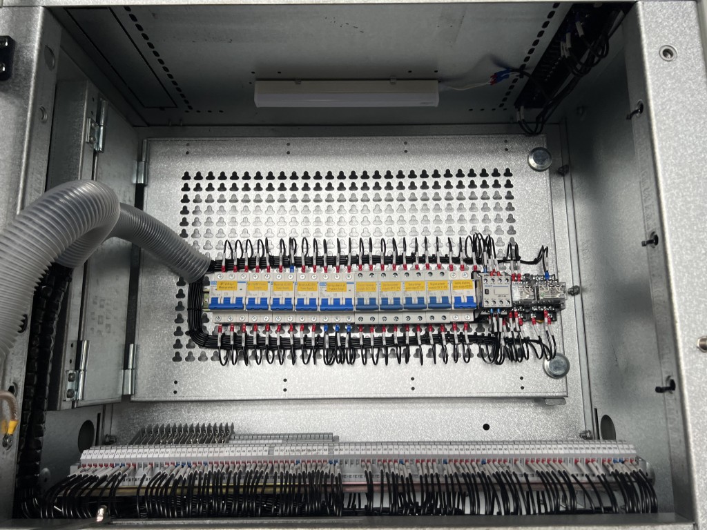 Circuit Breakers of medium voltage switchgear - air insulated switchgear - metal clad switchgear