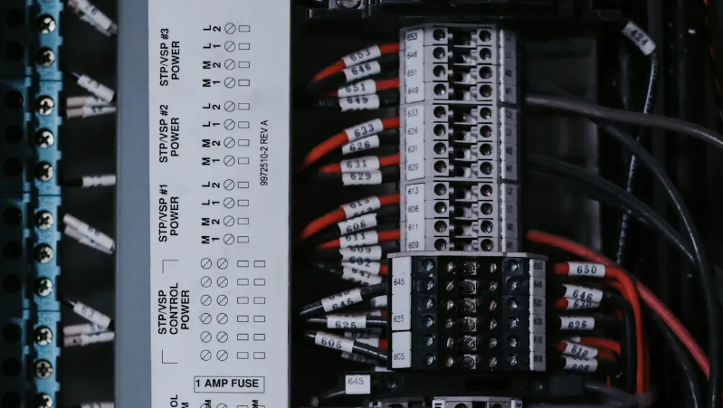 Automatic power factor controller