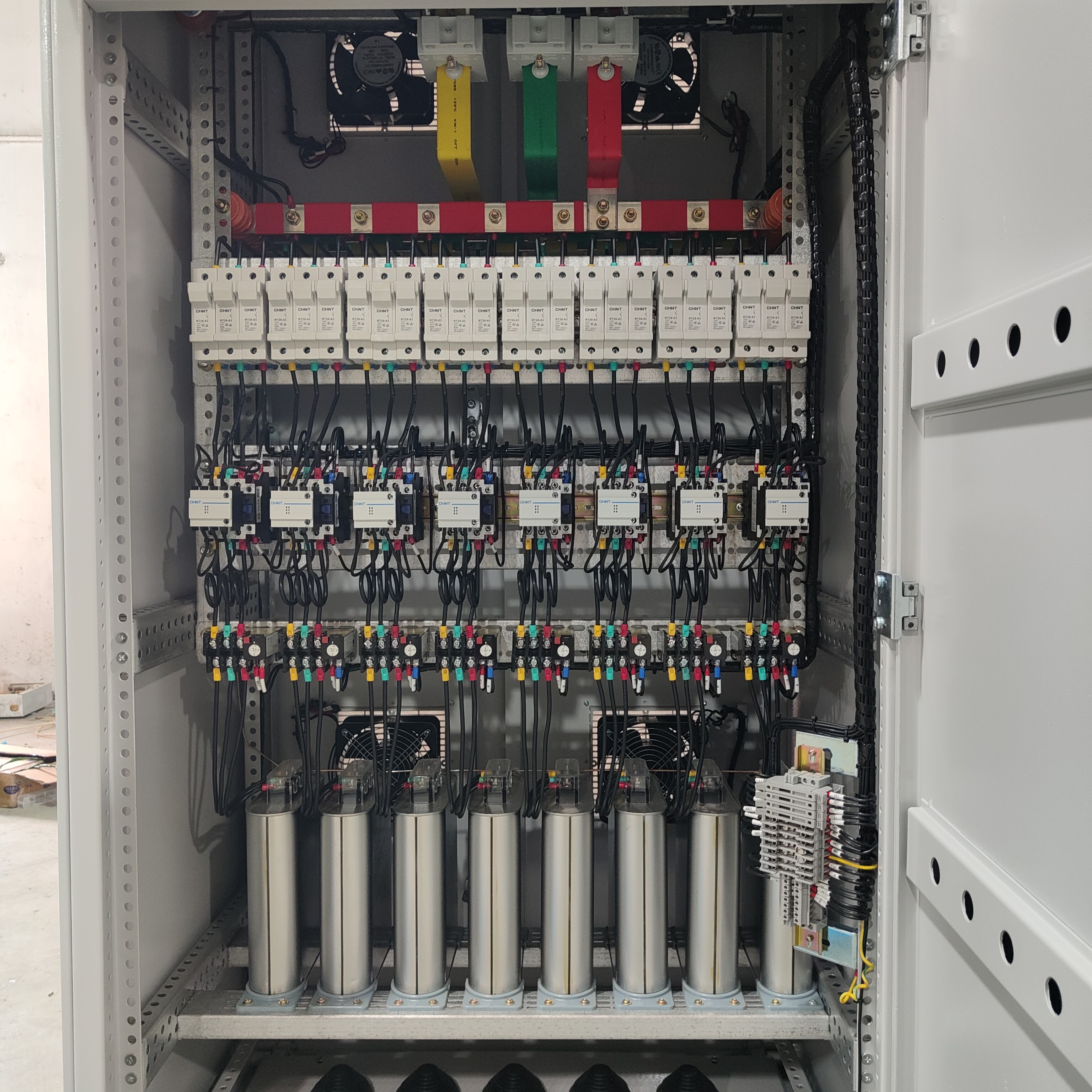 Components of capacitor bank