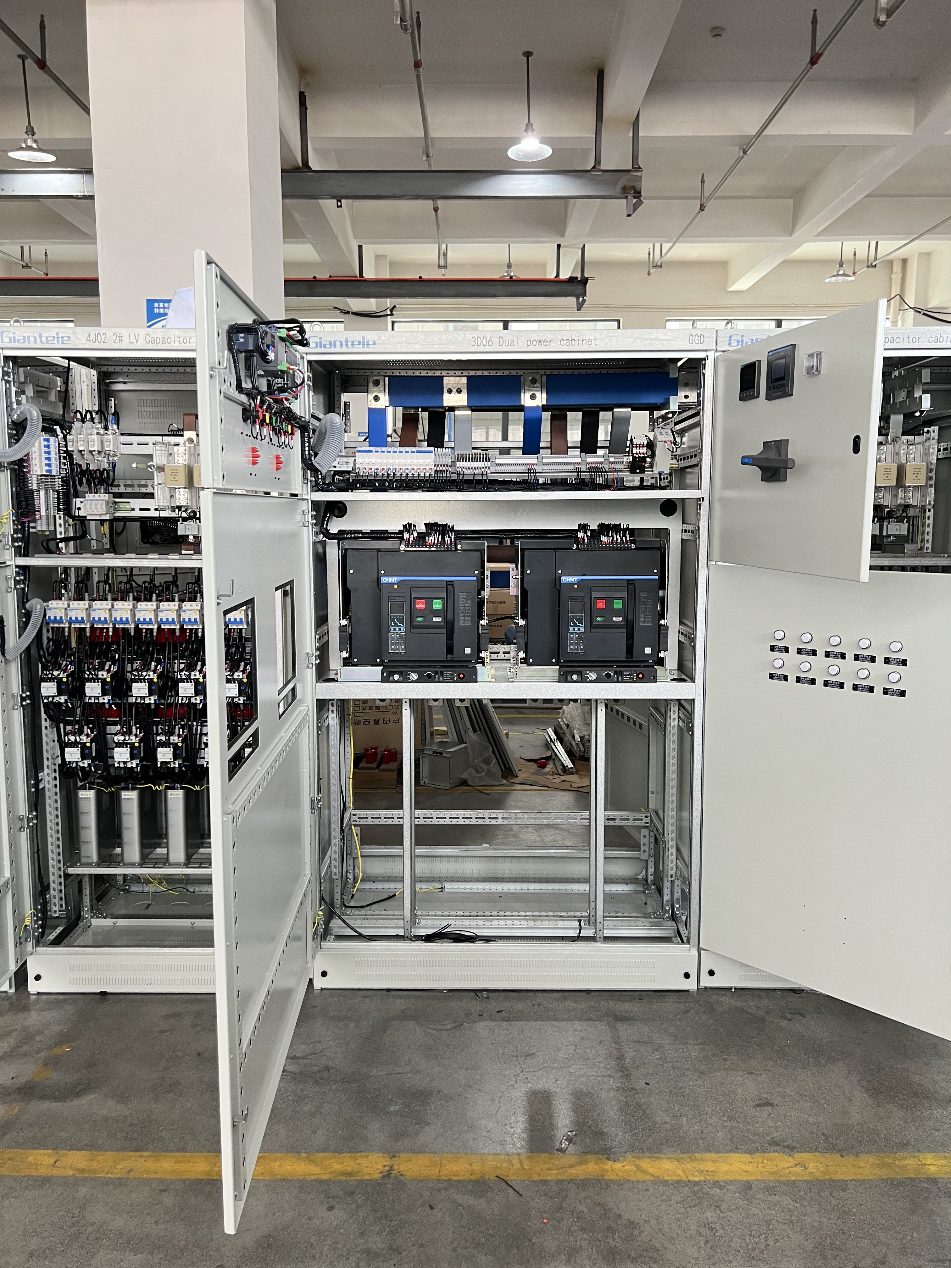 Dimension and layout optimization of low voltage switchgear