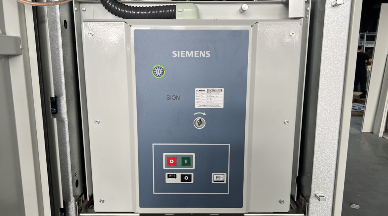 Vacuum Circuit Breaker