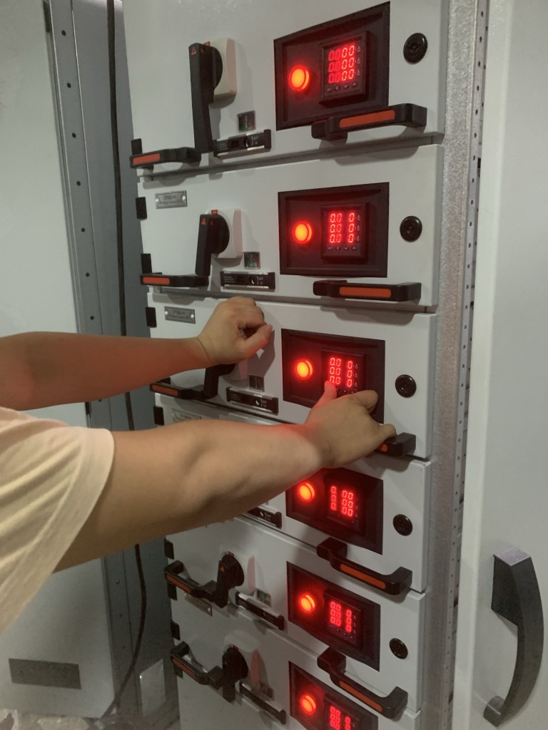 Motor control center factory acceptance testing