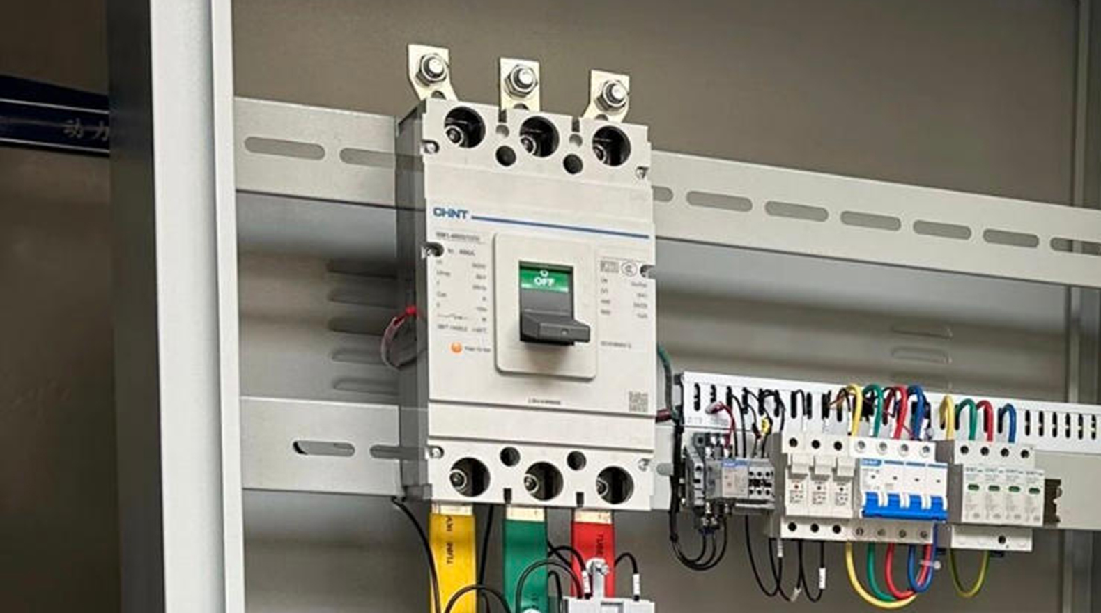 Main Circuit Breaker (MCCB)