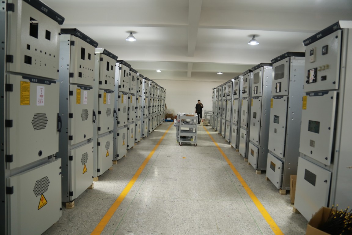 sf6 gas insulated rmu production and welding in electrical equipment factory room